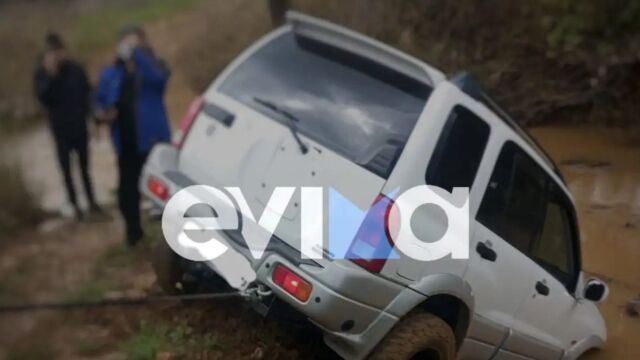 Εύβοια: Κι άλλο τροχαίο, τζιπ έπεσε σε ρέμα - Απεγκλωβίστηκαν οι τέσσερις επιβαίνοντες (Εικόνες)