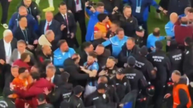 Τραμπζονσπόρ - Γαλατασαράι: Ξέφυγαν τα πράγματα στο τουρκικό ντέρμπι! - Παίκτες πιάστηκαν στα χέρια (Βίντεο)