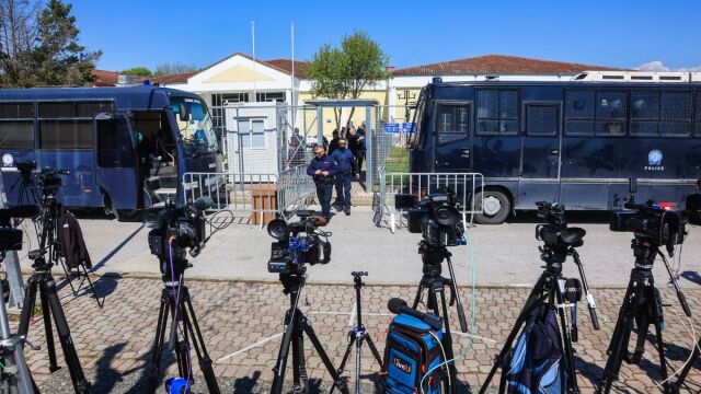 Τέμπη: Συγκινούν οι γονείς της Εριέττας Μόλχο - 