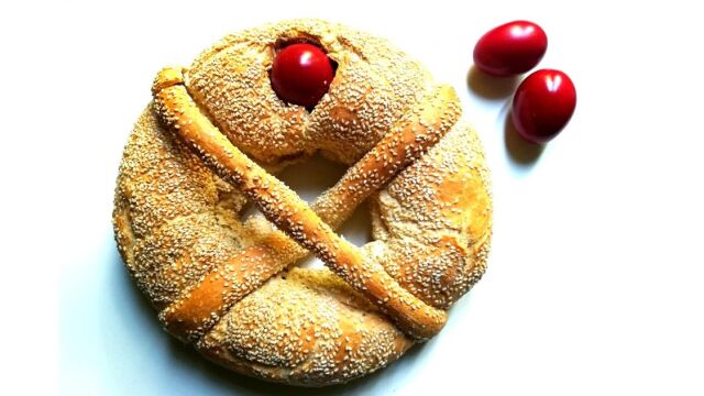 Το λαμπρόψωμο με γλυκάνισο που μοσχοβολάει Πάσχα