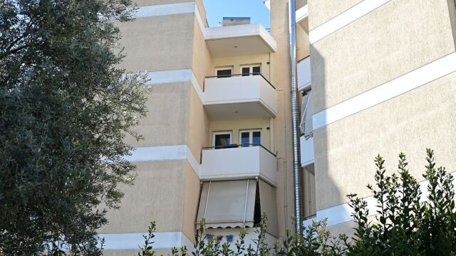 Μαρούσι: Συνελήφθη ο 29χρονος φίλος της γυναίκας που έπεσε στο κενό από τον τέταρτο όροφο, δύο φορές - Χειρουργήθηκε η 27χρονη (Εικόνες  Βίντεο)