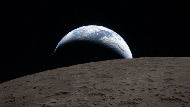Μοναδική οπτική της Γης: Η πρώτη φωτογραφία από την αθέατη πλευρά της Σελήνης με φόντο τον πλανήτη μας
