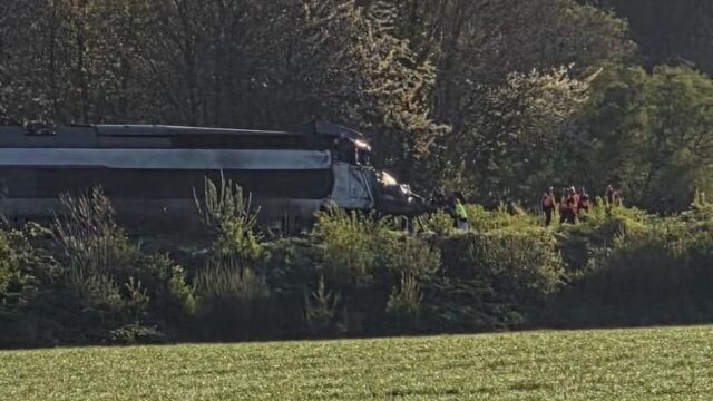 Σιδηροδρομικό δυστύχημα στη Γαλλία: Τρένο συγκρούστηκε με στρατιωτικό όχημα - Ένας νεκρός και αρκετοί τραυματίες (Εικόνες)