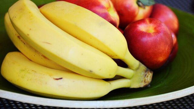 Αυτό είναι το φρούτο που πρέπει να το τρώτε στις 11 το πρωί για να ρίξει χοληστερίνη και πίεση