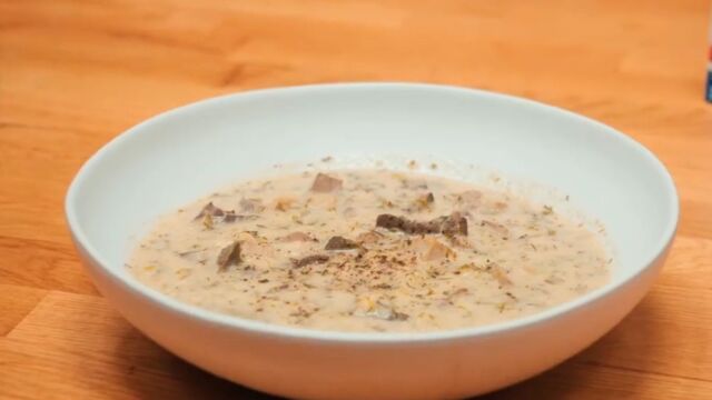 Το μυστικό που χρησιμοποιούν οι σεφ για να χυλώσει η μαγειρίτσα (Βίντεο)