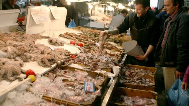 Νηστίσιμα: Πρωταγωνίστρια της Μεγάλης Εβδομάδας η σουπιά και ποιες οι τιμές - Τι δήλωσε στο parapolitika.gr ο πρόεδρος Ιχθυοπωλών Γεράσιμος Μανταλβάνος