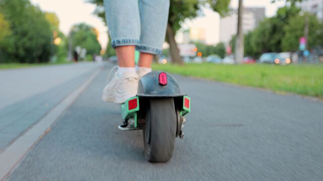 Θεσσαλονίκη: Δύο υποθέσεις κλοπών ηλεκτρικών πατινιών και ρούχων με πρωταγωνιστές ανηλίκους