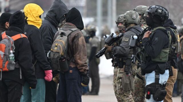 ΗΠΑ: Πράκτορες της ICE πυροβόλησαν άνδρα που επιχείρησε να τους παρασύρει με το αυτοκίνητό του στην Καλιφόρνια (Βίντεο)