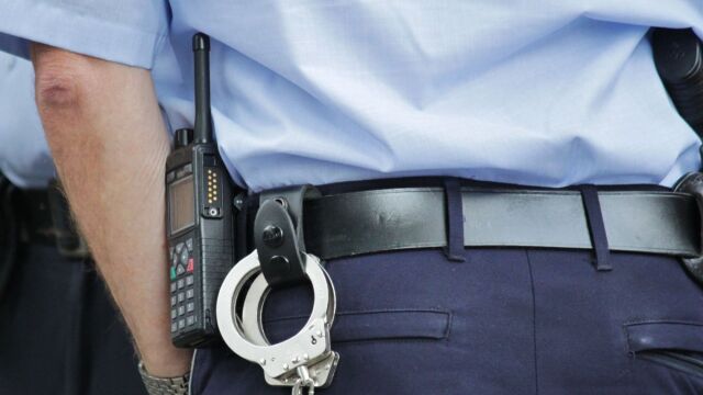 Θεσσαλονίκη: Ποινή φυλάκισης 12 ετών σε άνδρα που πέταξε τη σύζυγό του στη ντουλάπα και την έπιασε από τον λαιμό επειδή ξύπνησε το παιδί