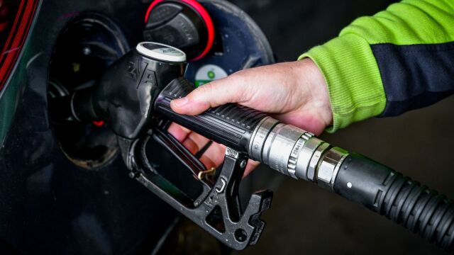 Fuel Pass SOS: Μπλοκάρει η ταυτοποίηση στοιχείων και στέλνει τους πολίτες στα ΚΕΠ - Πώς θα πάρετε την επιδότηση