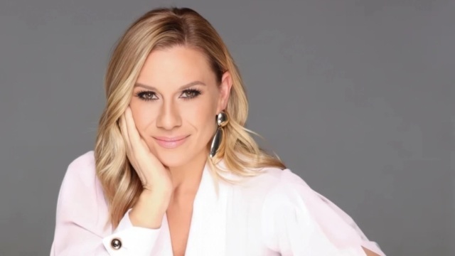 Η Κατερίνα Καραβάτου έβαψε πασχαλινά αυγά με τα παιδιά της - Τι είπε για την μητέρα της