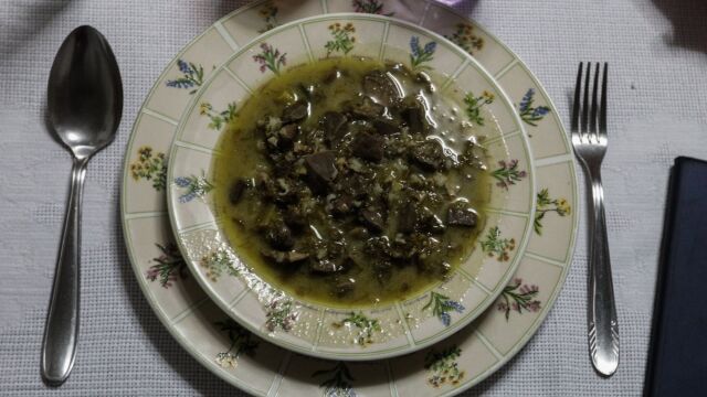 Όλοι την τρώμε αλλά κανένας δεν ξέρει τι σημαίνει - Τι συμβολίζει η μαγειρίτσα το Μεγάλο Σάββατο