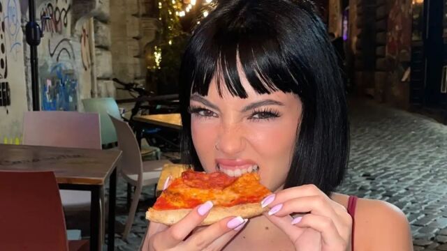 Marseaux: Το ταξίδι της στη Ρώμη για το Πάσχα και τα στιγμιότυπα που παραπέμπουν στο νέο της τραγούδι (Εικόνες  Βίντεο)