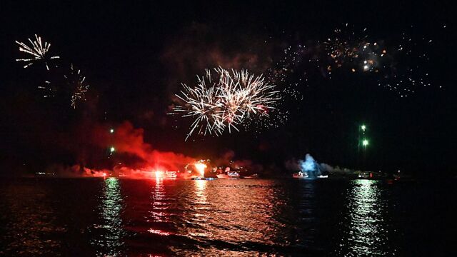 Βεγγαλικά από το… internet: Ανησυχία στην ΕΛΑΣ για το νέο 