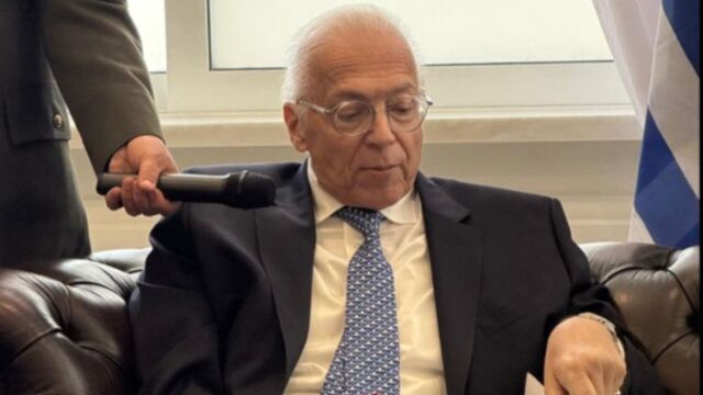 Αντώνης Οικονόμου: Σε Αρχιπλοίαρχο επί τιμή αναγορεύτηκε ο ΓΓ του Υπουργείου Εθνικής Άμυνας - Η συμβολή στην παραλαβή των υποβρυχίων 214