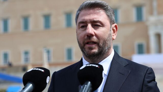 Νίκος Ανδρουλάκης: Στην Πλάκα για την περιφορά του Επιταφίου - Ανάσταση στη Μητρόπολη Αθηνών