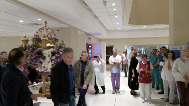Συγκίνηση στο Ωνάσειο: Για πρώτη φορά πραγματοποιήθηκε περιφορά του Επιταφίου στους ασθενείς - 