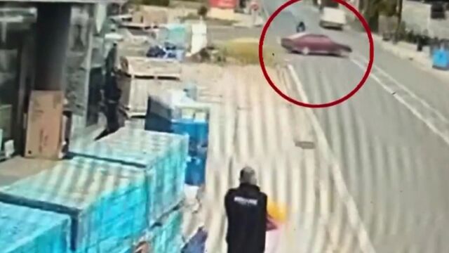 Αρτέμιδα: Αυτοκίνητο χτυπάει μοτοσυκλετιστή και τον εγκαταλείπει - Τροχαίο που 