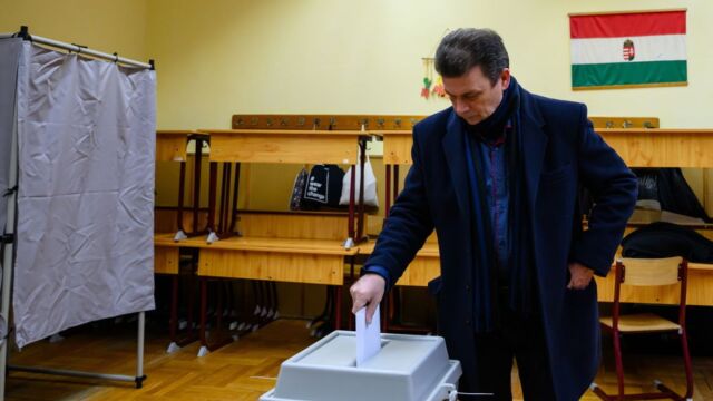 Ουγγαρία: Άνοιξαν οι κάλπες για τις βουλευτικές εκλογές - Σε δύσκολη θέση ο Όρμπαν