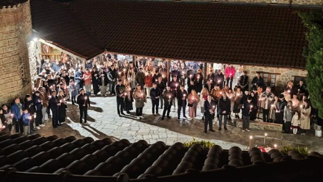 Ιερά Μονή Μεγάλου Μετεώρου: Με λαμπρότητα τελέστηκε η ακολουθία της Αναστάσεως (Βίντεο)