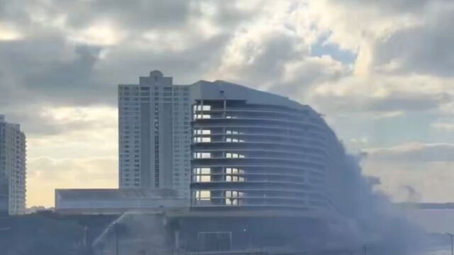 Μαϊάμι: Ξενοδοχείο κατεδαφίζεται μέσα σε 20 δευτερόλεπτα - Εντυπωσιακό βίντεο