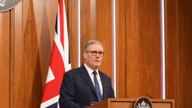 Στάρμερ: Οι πλατφόρμες κοινωνικής δικτύωσης πρέπει να σταματήσουν το ατελείωτο σκρολάρισμα