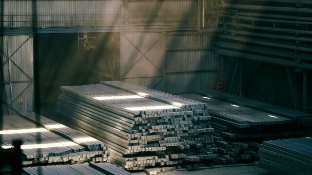 Η ΕΕ διπλασιάζει τους τελωνειακούς δασμούς στον εισαγόμενο χάλυβα για να προλάβει την κινεζική βιομηχανία - 