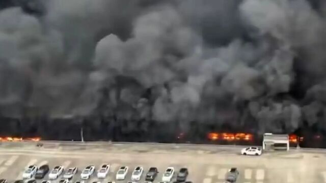 Κίνα: Μεγάλη φωτιά σε εργοστάσιο ηλεκτρικών αυτοκινήτων - Πυκνός καπνός σκέπασε τον ουρανό (Βίντεο)