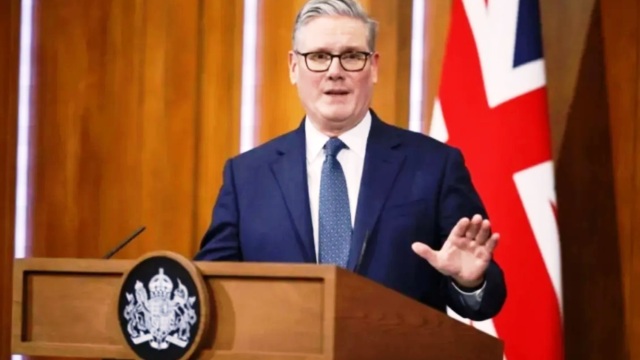 Κιρ Στάρμερ: Πίεση στους αρχηγούς Στρατού, Ναυτικού και Αεροπορίας για εξοικονόμηση 3,5 δισ. εν μέσω αμυντικού συναγερμού