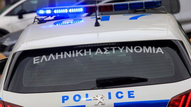 Άγρια επίθεση σε καφετέρια στο Αίγιο: Απήγαγαν και ξυλοκόπησαν άνδρα αποσπώντας του 7.000 ευρώ, 4 συλλήψεις - Βρήκαν καλάσνικοφ, ματσέτα και σιδερογροθιά στα σπίτια τους (Εικόνα)