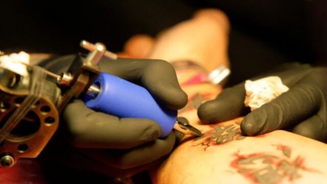 Κι όμως τα τατουάζ επηρεάζουν το ανοσοποιητικό σύστημα - Τι βρήκαν οι επιστήμονες