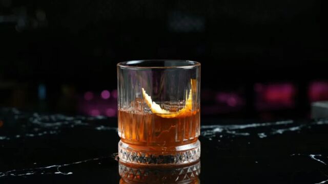 Βάρκιζα: Συνελήφθη ιδιοκτήτρια μίνι μάρκετ στη Λεωφόρο Ποσειδώνος, πούλησε αλκοόλ σε ανήλικους