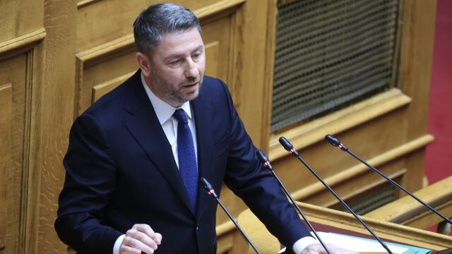 Ανδρουλάκης κατά Μητσοτάκη: Καλύπτετε το δικό σας ρουσφέτι, τον Μακάριο Λαζαρίδη - Κάνατε τη Βουλή εξοχικό της ευρωπαϊκής εισαγγελίας