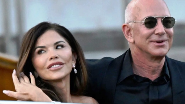 Τζεφ Μπέζος: Διακοπές 500 εκατ. στα Γκαλαπάγκος - Τι συζητιέται για το ταξίδι