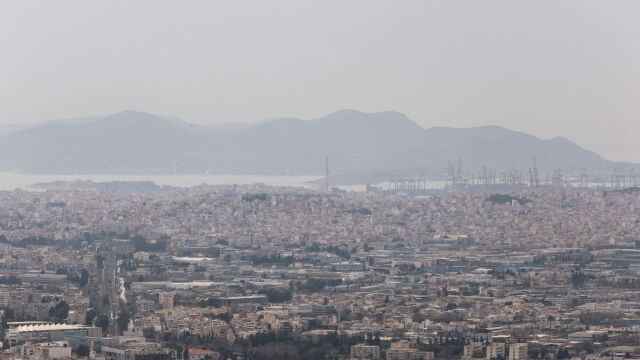 Καιρός: Υποχωρεί σταδιακά η αφρικανική σκόνη - Πότε ξαναρχίζουν οι βροχές (Βίντεο)