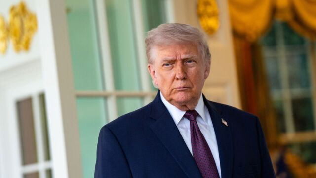 Μπαράζ μηνυμάτων από Τραμπ: 