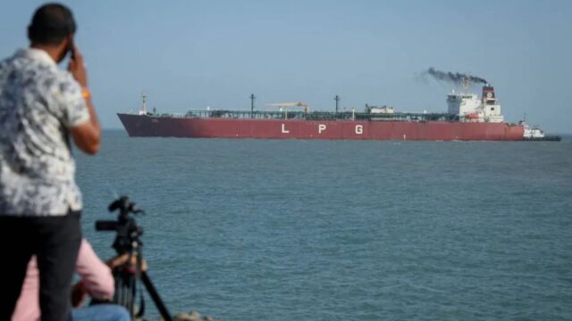 Μέση Ανατολή: Μακριά από συμφωνία ΗΠΑ και Ιράν, λέει η Τεχεράνη - Λιγότερο από 24 ώρες έμειναν ανοιχτά τα Στενά του Ορμούζ