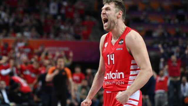 Ολυμπιακός, Σάσα Βεζένκοφ: Το 