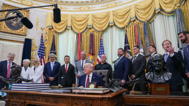 Τραμπ: Υπό Αμερικανικό έλεγχο πλοίο υπό ιρανική σημαία που επιχείρησε να σπάσει τον αποκλεισμό