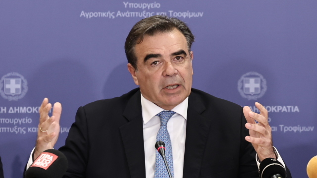 Μαργαρίτης Σχοινάς: Τέσσερις άξονες στήριξης για τη Λέσβο, το πλαίσιο οικονομικής αρωγής προς τους πληγέντες από τον αφθώδη πυρετό