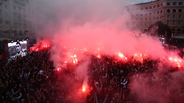 100 χρόνια ΠΑΟΚ: Φαντασμαγορικό pyro show στην Αριστοτέλους (Εικόνες  βίντεο)