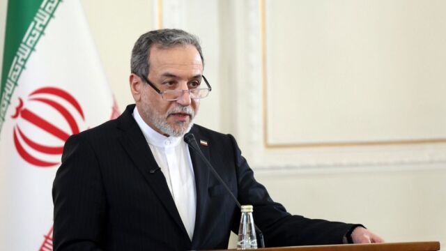 Αραγτσί στον υπουργό Εξωτερικών του Πακιστάν: Εμπόδιο στη συνέχιση της διπλωματικής διαδικασίας οι 