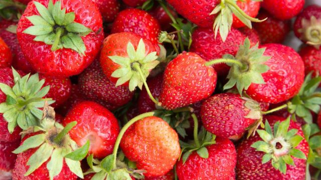 Οι 7 δοκιμασμένοι τρόποι για να αποθηκεύσετε τις φράουλες χωρίς μούχλα