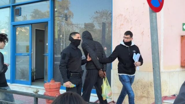 Λιοσίων: Στον εισαγγελέα ο 16χρονος που παρέσυρε την 16χρονη κοπέλα (Βίντεο)