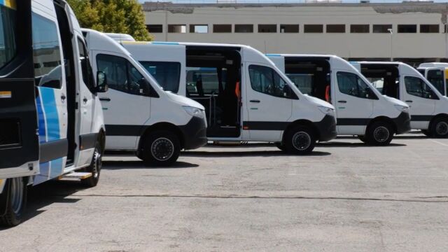 ΟΣΥ: Δωρεάν μετακινήσεις ατόμων με αναπηρία - Παρουσιάστηκαν τα νέα οχήματα, πώς μπορούν να κλείσουν ραντεβού (Βίντεο)