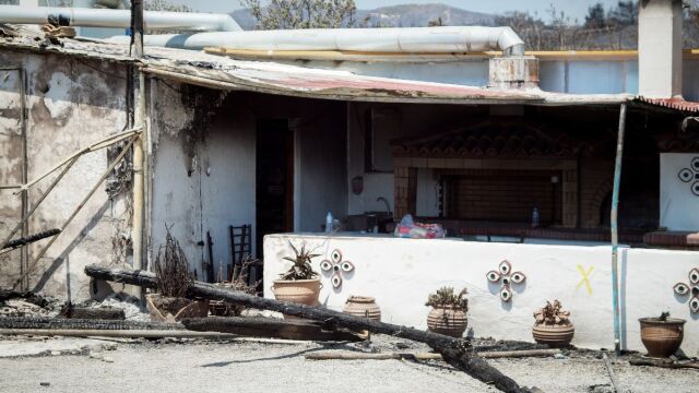 Ρόδος: Στο προσκήνιο οι άνθρωποι που διέσωσαν τουρίστες στη μεγάλη φωτιά (Βίντεο)