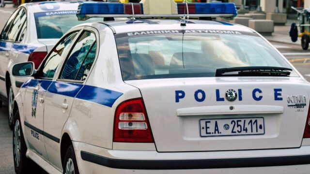 Θεσσαλονίκη: 4 χρόνια φυλακή σε 22χρονο που έπεισε ηλικιωμένη να ξεθάψει 100.000 ευρώ από την αυλή της - Το πρόσχημα του λογιστή, ο δήθεν έλεγχος από την Εφορία και το drone