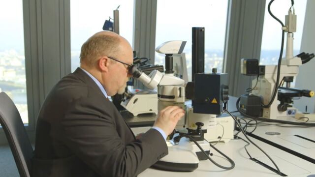 Τράπεζα της Ελλάδος: Τι πρέπει να κάνετε αν βρείτε ένα πλαστό χαρτονόμισμα - Οδηγίες και πρόγραμμα ενημέρωσης για το ευρώ (Βίντεο)