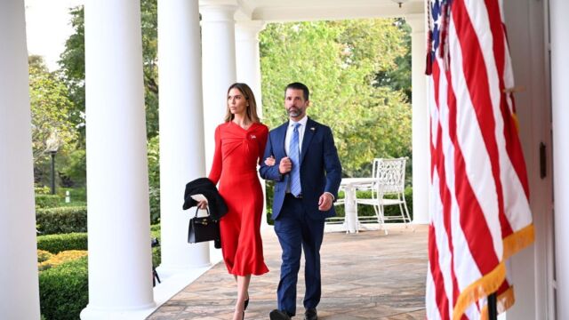 Ντόναλντ Τραμπ Τζούνιορ: Παντρεύεται την Μπετίνα Άντερσον τους επόμενους μήνες - Το προγαμιαίο πάρτι, οι 85 καλεσμένοι και τα τριαντάφυλλα