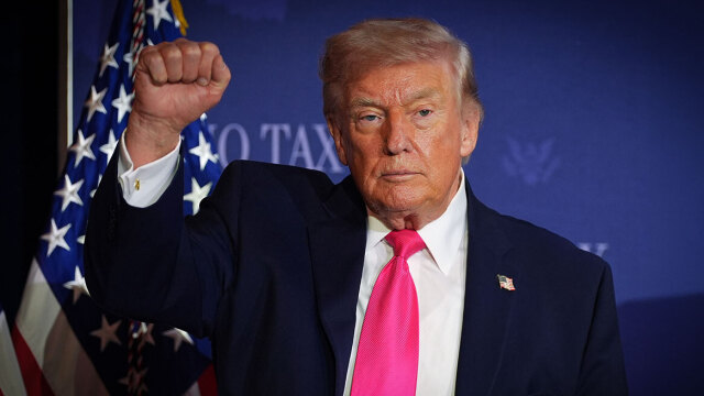 Αποκάλυψη από την WSJ: Εκτός ελέγχου ο Τραμπ - Πώς τον κράτησαν έξω από αίθουσα επιχειρήσεων στον Λευκό Οίκο για τη διάσωση των Αμερικανών πιλότων στο Ιράν